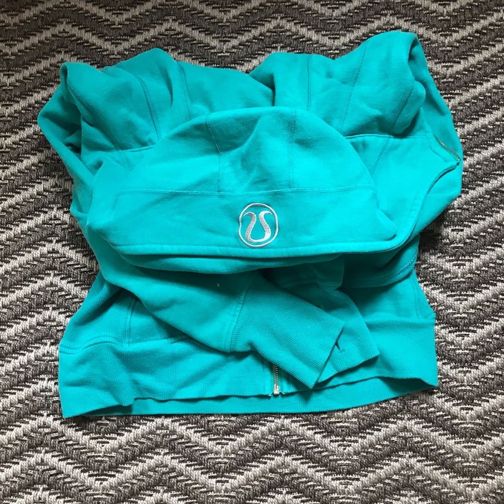 LULULEMON sz 10 true teal scuba hoodie
